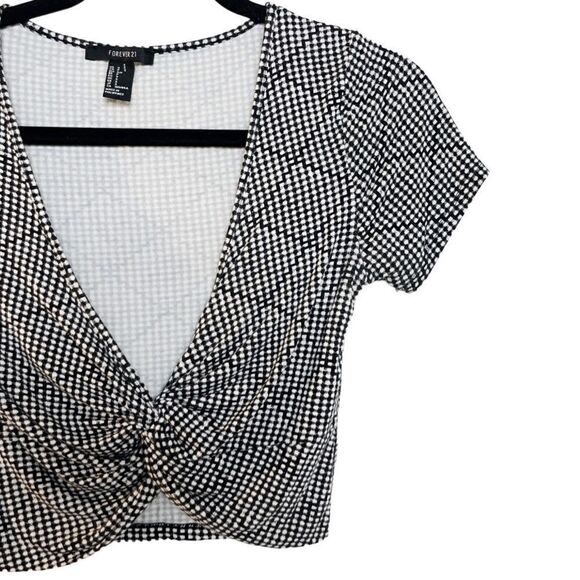 Forever 21 Plunging V Neck Short Sleeve Patterned Top Black and White Small - Picture 2 of 5